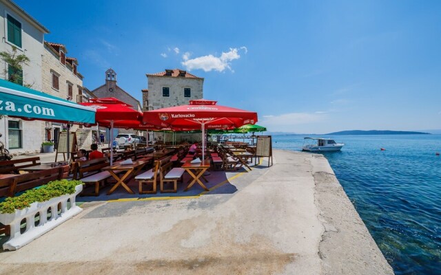 A1 - Spacious apt on the Seafront With Terrace