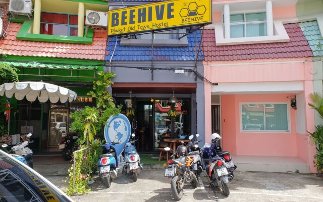 Beehive Phuket Old Town - Hostel