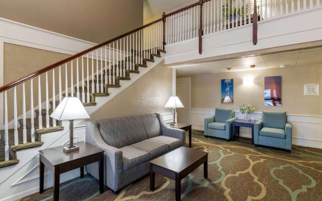 Quality Inn & Suites Des Moines - Merle Hay Road