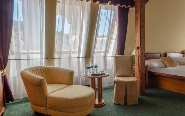 William Sivek Hotels