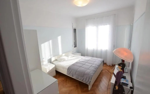 Spacious & Sunny Kolonaki Apt 5 mins metro/ACx3/1.5 BT
