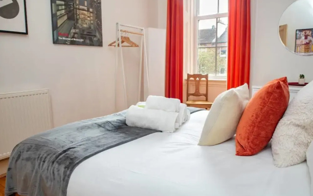 Charming 2-bedroom apt in the Heart of West End