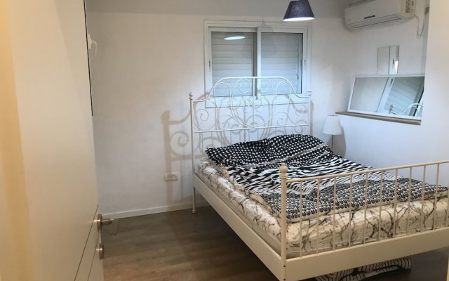 2Rooms Perfect Location  1Min to  Beach