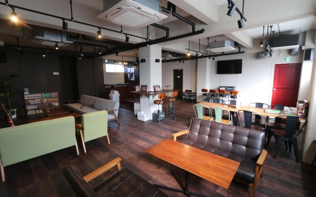 RED HELMET House＆Sports Bar Hiroshima - Hostel