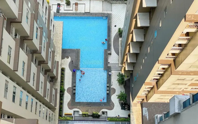 Comfy 2Br At Pakubuwono Terrace Apartment