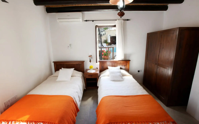 Leonidas Village Houses