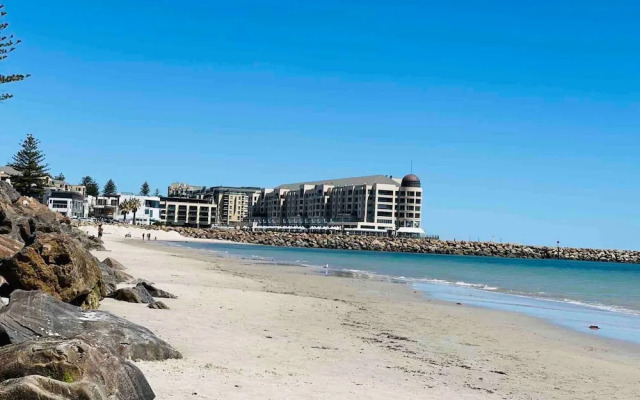 Unwind Esplanade Beach Escape no 10