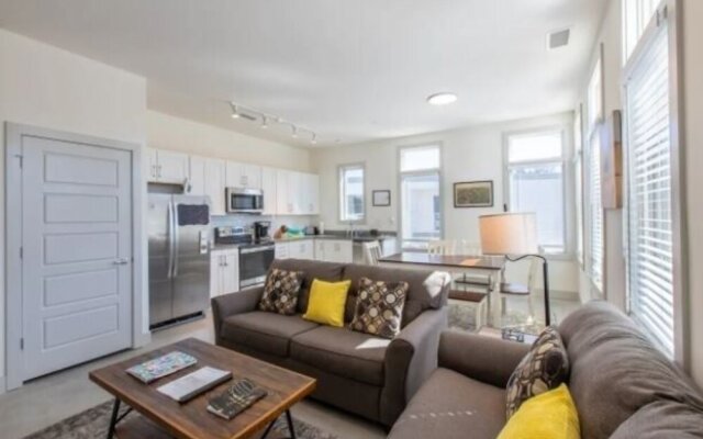 Bright Modern Mins From Downtown Nashville 2 Bedroom Condo