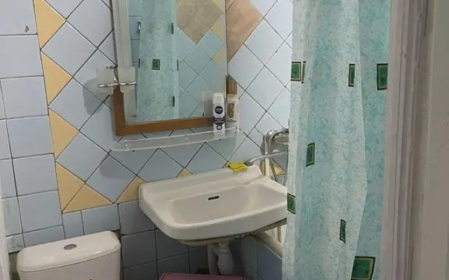 One Bedroom Apartment Near Buyuk Ipak Yuli Metro Station, Located in Downtown
