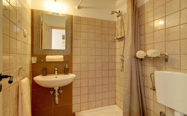 Villa in Batlug With Private Pool