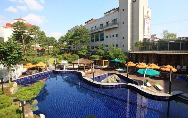 Chereville Spa Tourist Hotel