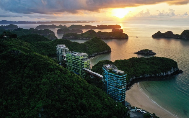 Wyndham Grand Flamingo Cat Ba Resort Hotel