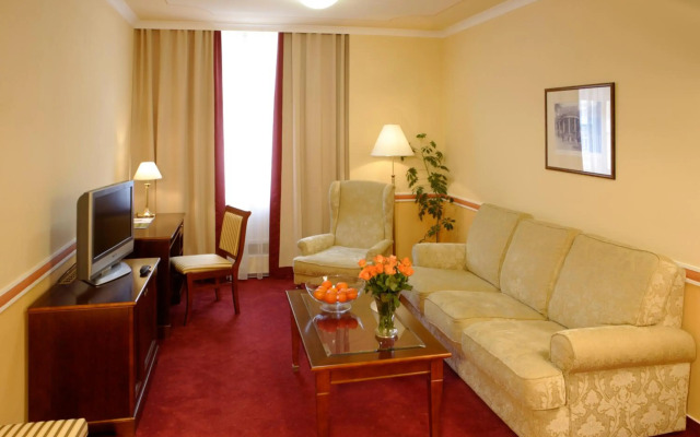 Hotel Embassy