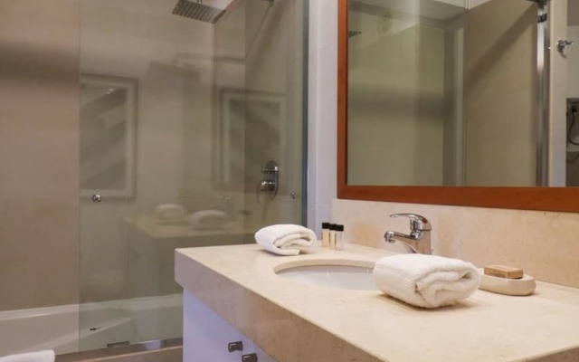 w Beautiful 1BR With Balcony in Miraflores