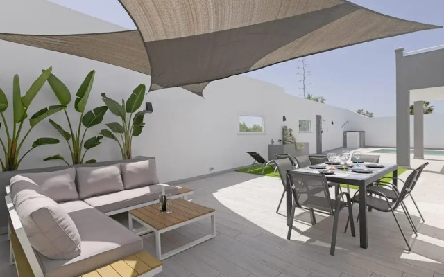 Stunning Apartment Within Villa Nr Los Cristianos