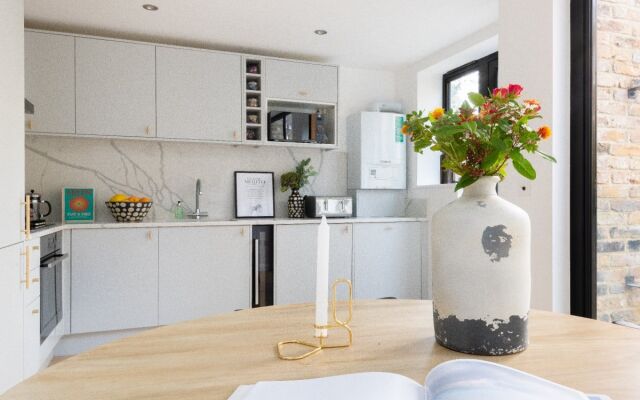 The Regent's Park Retreat - Spacious & Modern 1BDR Flat