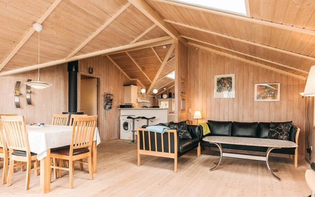 Graceful Holiday Home in Humble near Sea