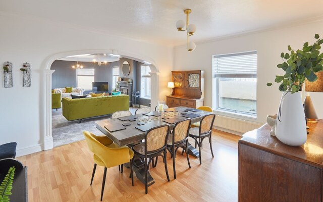 Host Stay Regency Mansions Apartment