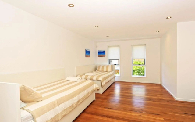 Palm Oasis - family friendly accommodation just a short walk to werri beach – Guest Rooms – Gerroa