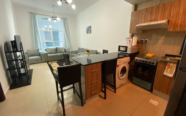Lovely 1-bedroom Apartment with free Parking on premises