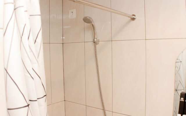 Warm And Cozy Studio At Grand Kamala Lagoon Apartment