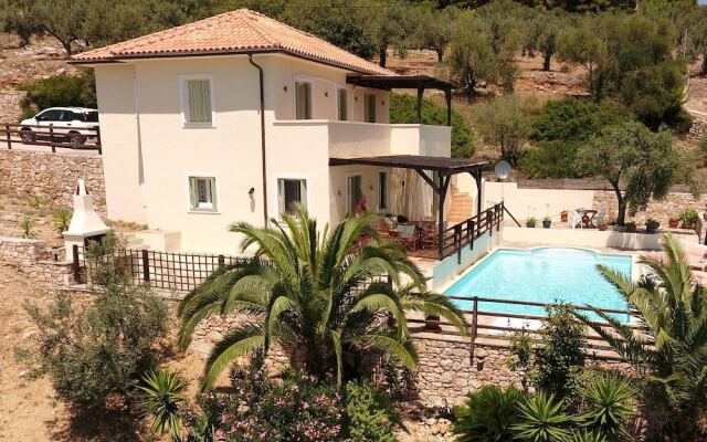Alonissos 4-bedroom Large Villa With Private Pool