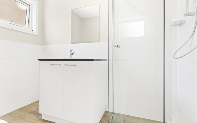 Achilles Street, 1/6