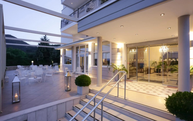 Chloe Hotel