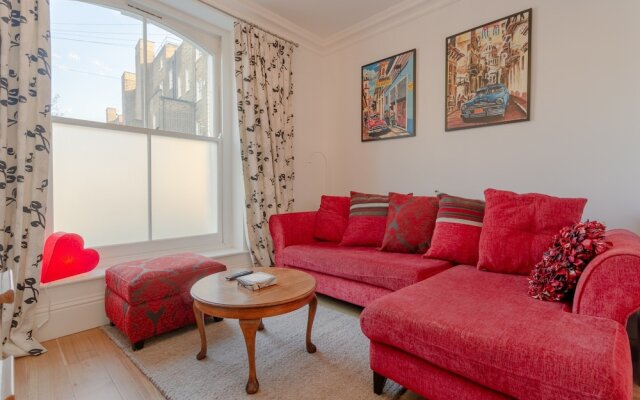 2 Bedroom Victorian Flat in the Heart of Islington