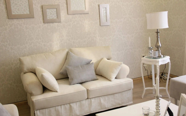 Flora Hotel Suites