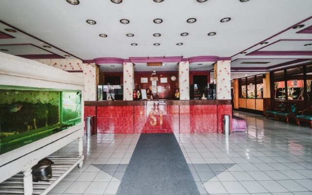 RedDoorz Plus near Senen 2