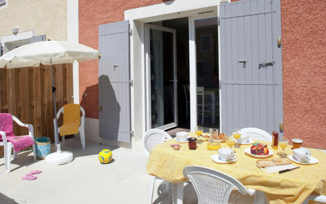 Semi-detached home 500 m. from the center of Colombiers