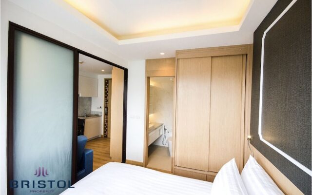 Stylish One Bedroom Apartment at Surin by Aristo