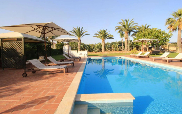 Villa Carlotta Resort