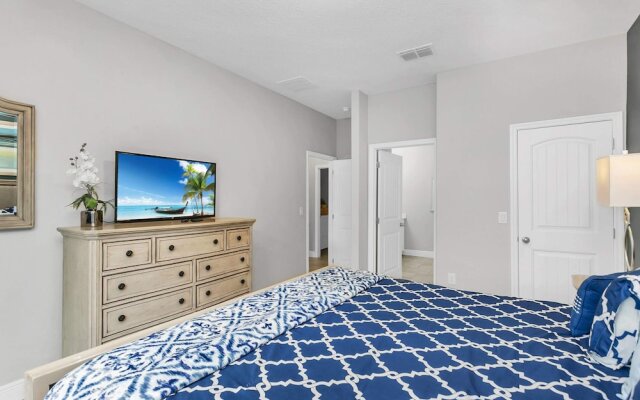 Posh and Roomy Home With Spa Near Disneyworld, CDC Standards #6st345