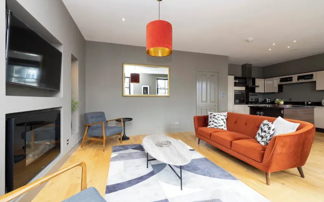Stylish 2-bed flat in New Town