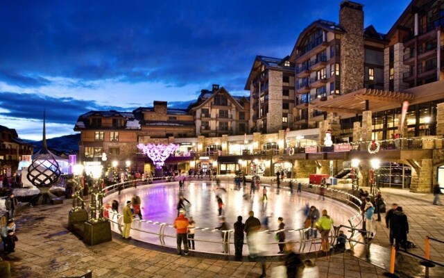 Vail Solaris 2 With Den Bedroom Vacation Rental Set at the Base of the Mountain Just Steps From the Gondola