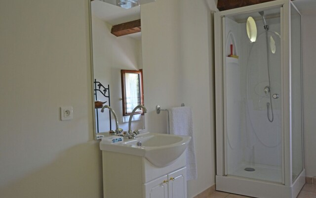 Beautiful Villa in Flaux With Swimming Pool