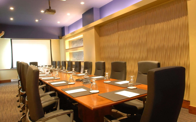 Best Western Ville-Marie Montreal Hotel & Suites