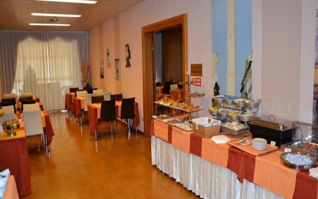 Отель Jr Hotels Gate 7 Bologna