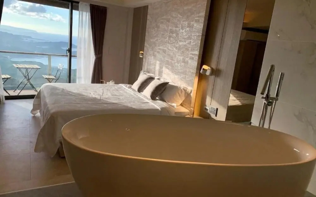 TWO Easy Inn