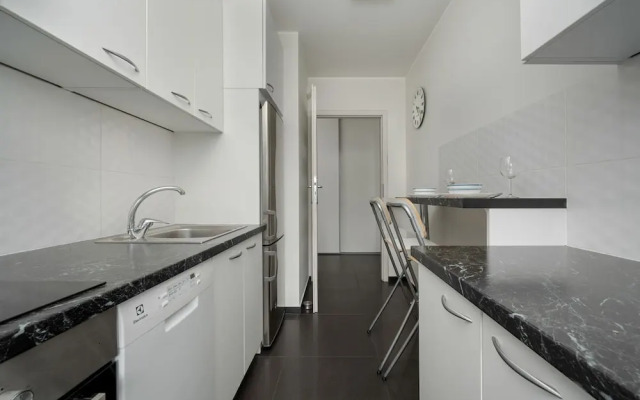 Apartment Near the River by Renters