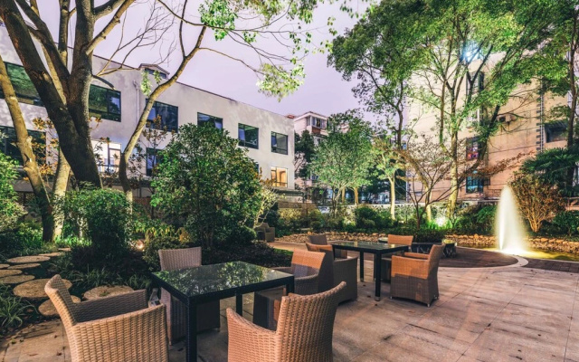 Atour Hotel Houma Xintian Square