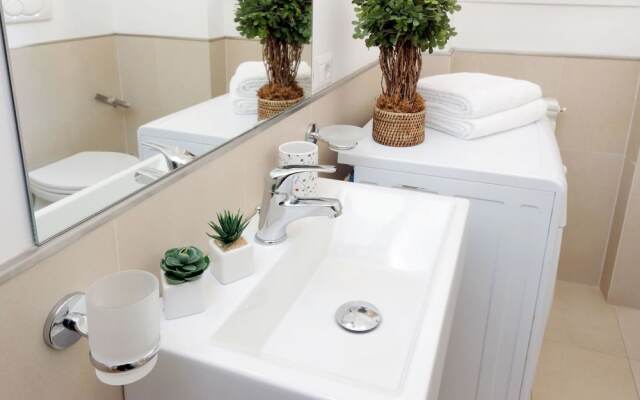 Charme Monti Small Terrace