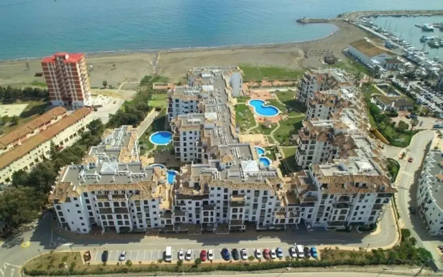2 Bed Flat-sleeps 4-pets-parking-marina Duquesa