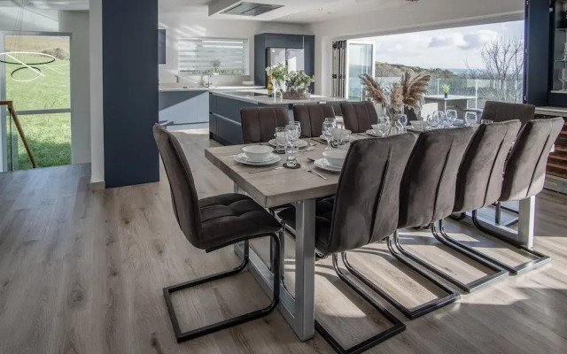 Sunrise - 5 Bedroom Home - Pendine