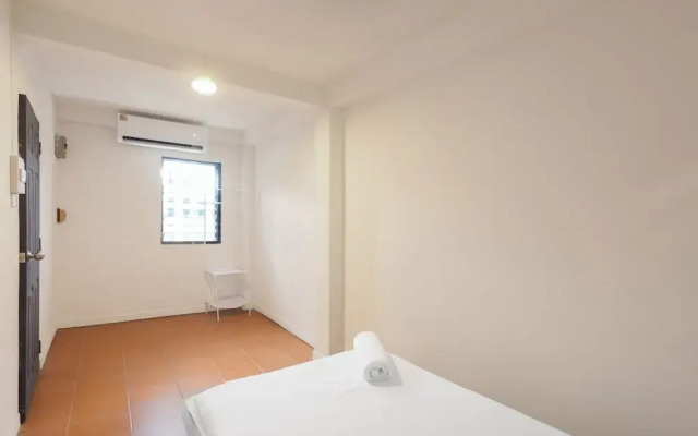 RQ Bangkok Huai Khwang by Collection O