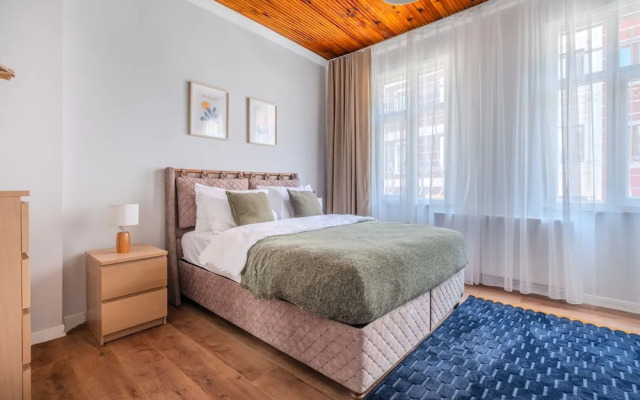 House w Garden 10 min to City s in Beyoglu