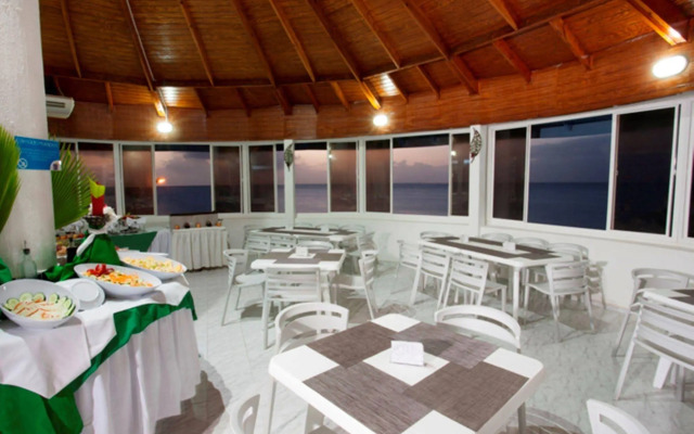 Hotel On Vacation Blue Reef