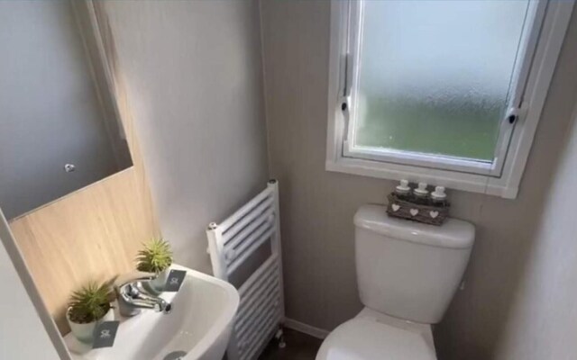 Impeccable 3-bed Caravan in Clacton-on-sea